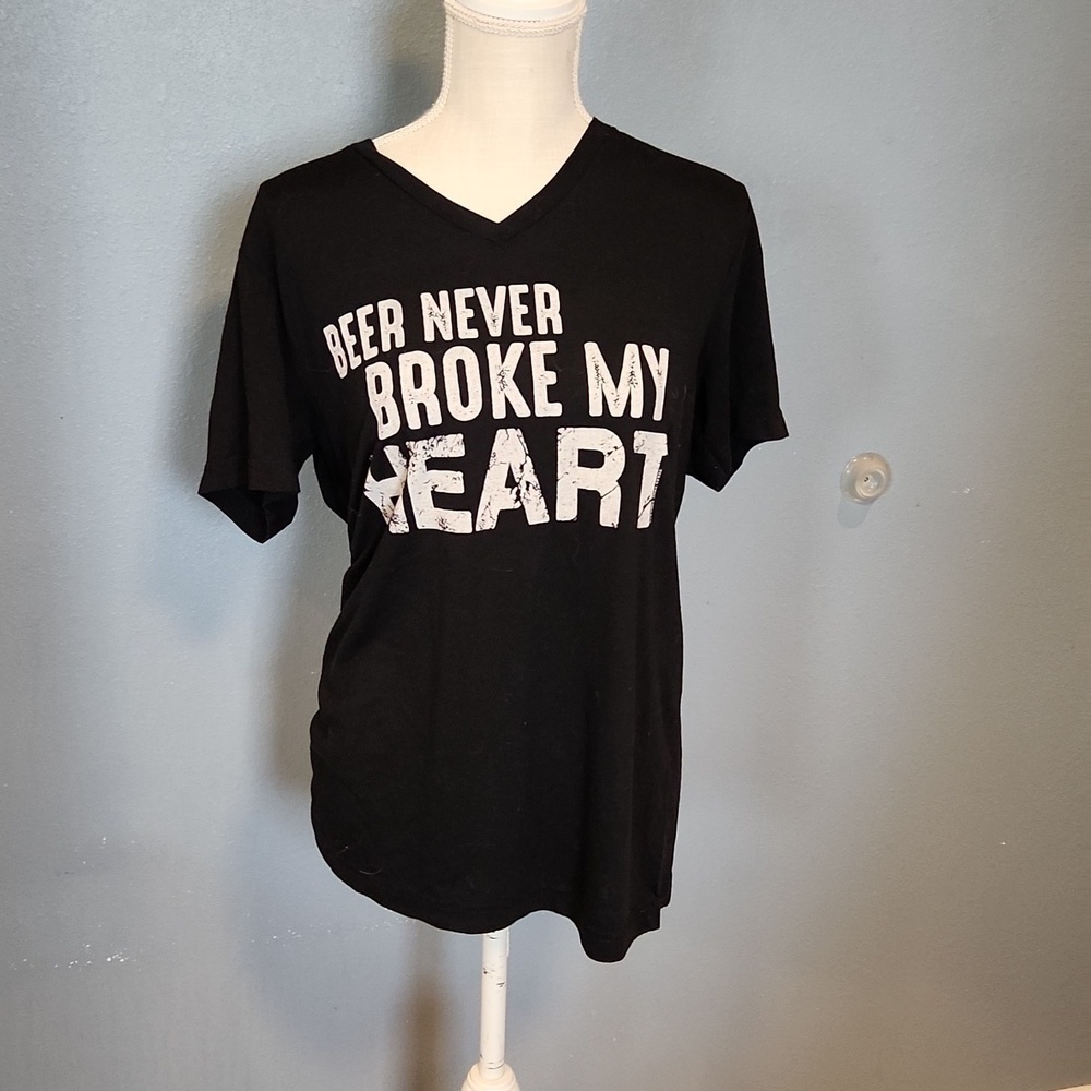 Texas True Threds Luke Combs Beer never broke my heart country music top